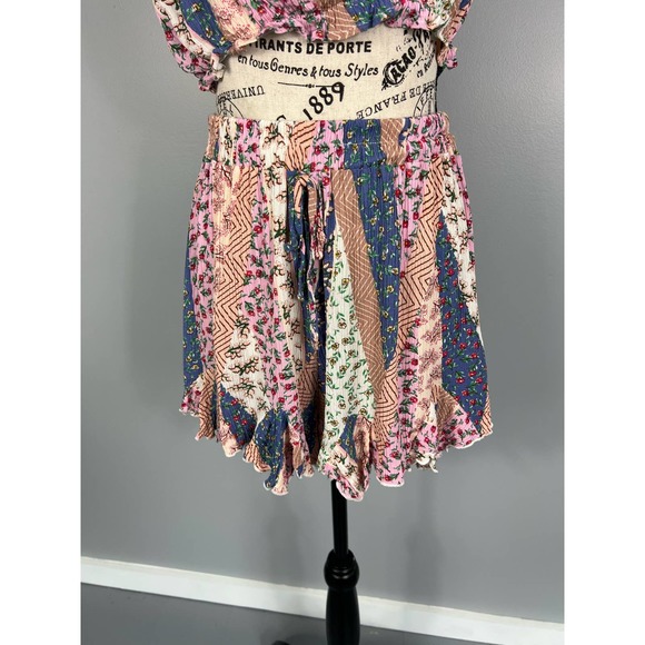 Cabbage patch tube top and high waisted shorts set - Picture 6 of 9